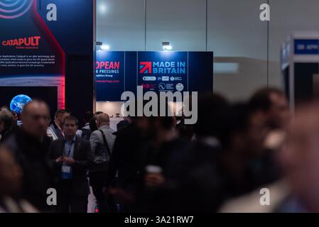 Excel London, Newham, Londres, Royaume-Uni. 11 mars 2025. Plus de 200 exposants exposent leurs produits liés à l'espace lors de l'événement avec plus de 150 conférenciers mondiaux qui prennent la parole pour discuter de l'avenir de l'industrie. Le Royaume-Uni vise à conquérir 10 % du marché spatial mondial d'ici 2030, avec un objectif de chiffre d'affaires annuel de 40 milliards de livres sterling Banque D'Images