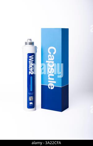 Studio Shoot de produits filtrants Water2 isolés sur un fond blanc Banque D'Images