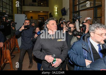 Milano, Milano. 11 mars 2025. Davide Lacerenza all'ingresso del Tribunale di Milano per interrogatorio di garanzia, accompagnato dai suoi avvocati - Milano, Martedì ; 11 Marzo 2025 (Foto Claudio Furlan/Lapresse) Davide Lacerenza à l'entrée du tribunal de Milan pour interrogatoire en garantie, accompagné de ses avocats - Milan, mardi 11 mars 2025 (photo Claudio Furlan/Lapresse) crédit : LaPresse/Alamy Live News Banque D'Images