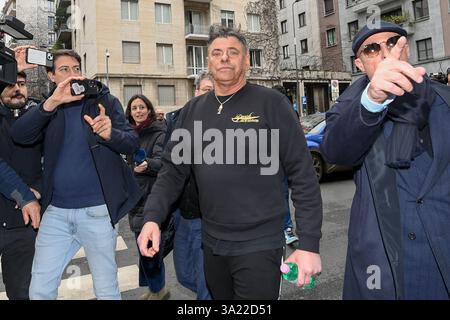 Milano, Milano. 11 mars 2025. Davide Lacerenza all'ingresso del Tribunale di Milano per interrogatorio di garanzia, accompagnato dai suoi avvocati - Milano, Martedì ; 11 Marzo 2025 (Foto Claudio Furlan/Lapresse) Davide Lacerenza à l'entrée du tribunal de Milan pour interrogatoire en garantie, accompagné de ses avocats - Milan, mardi 11 mars 2025 (photo Claudio Furlan/Lapresse) crédit : LaPresse/Alamy Live News Banque D'Images