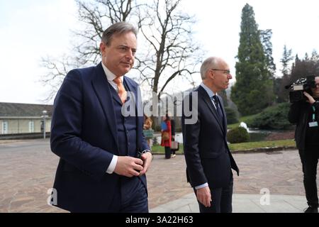 Senningen, Luxembourg. 11 mars 2025. Le premier ministre Bart de Wever, le premier ministre luxembourgeois Luc Frieden et en photo avant un sommet des pays du Benelux, du Luxembourg, des pays-Bas et de la Belgique, mardi 11 mars 2025, à Senningen, Luxembourg. Les trois chefs de gouvernement discuteront des grands enjeux de la politique européenne et internationale. BELGA PHOTO VIRGINIE LEFOUR crédit : Belga News Agency/Alamy Live News Banque D'Images