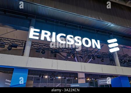 Barcelone, Espagne - 4 mars 2025 : le logo d'Ericsson est vu au Mobile World Congress 2025 (MWC) à la Fira de Barcelona. Banque D'Images