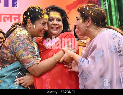 New Delhi, Inde. 11 mars 2025. NEW DELHI, INDE - 11 MARS : Rekha Gupta, ministre en chef de Delhi, lors de la célébration de Delhi BJP Holi Milan au bureau de Delhi BJP le 11 mars 2025 à New Delhi, Inde. (Photo de Sonu Mehta/Hindustan Times/Sipa USA) crédit : Sipa USA/Alamy Live News Banque D'Images
