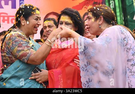 New Delhi, Inde. 11 mars 2025. NEW DELHI, INDE - 11 MARS : Rekha Gupta, ministre en chef de Delhi, lors de la célébration de Delhi BJP Holi Milan au bureau de Delhi BJP le 11 mars 2025 à New Delhi, Inde. (Photo de Sonu Mehta/Hindustan Times/Sipa USA) crédit : Sipa USA/Alamy Live News Banque D'Images