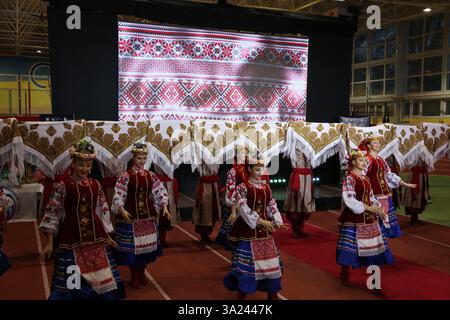 ODESSA, UKRAINE - 10 mars 2025 : Coupe d'Ukraine de boxe entre hommes et femmes. Cérémonie d'ouverture de la compétition, concert, prix, entraîneurs, juges, par Banque D'Images