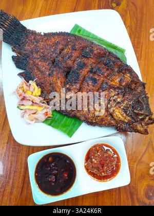 Gurami Goreng indonésien de poisson frit Gourami. Banque D'Images