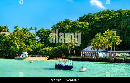 Port dans une ancienne colonie pénitentiaire sur l'Ile Royale, les îles du Salut en Guyane française, Amérique du Sud Banque D'Images