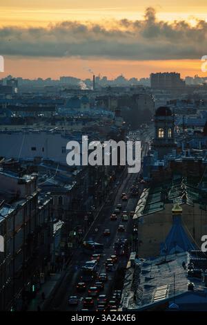 Soir Saint-Pétersbourg, photo verticale, vue aérienne. Banque D'Images