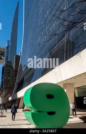 Le bâtiment Solow est un gratte-ciel de 50 étages situé au 9 W. 57th Street, 2025, New York City, États-Unis Banque D'Images