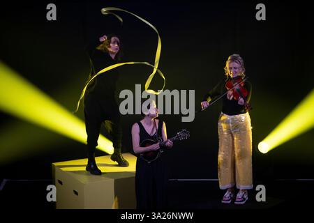 Édimbourg, Royaume-Uni. 12 mars 2025. EMBARGO : jeudi 13 mars à midi. Nicola Benedetti, directrice du festival, et des interprètes, blocs multi-niveaux/chunky avec le thème de cette année “Truth We Seek” Picture Credit : Pako Mera/Alamy Live News Banque D'Images