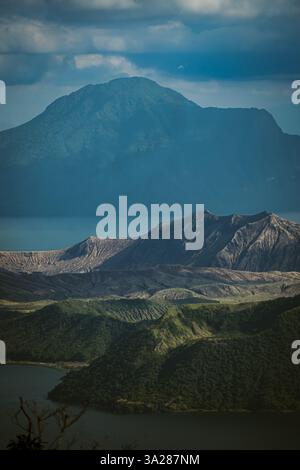 Vue sur le paysage depuis le ranch Sky du volcan Taal Banque D'Images