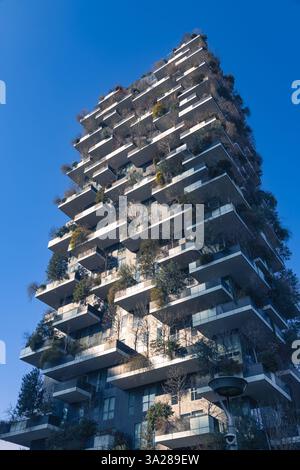 La forêt verticale (Bosco verticale), un complexe de deux gratte-ciel résidentiels situé dans le quartier de Porta Nuova. Milan, Italie Banque D'Images