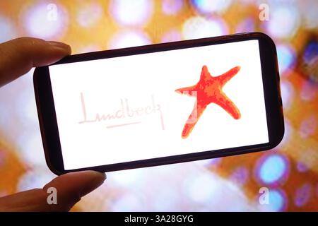 Pologne. 11 mars 2025. Dans cette illustration photo, le logo de la société Lundbeck est affiché sur un écran de smartphone. (Crédit image : © Piotr SWAT/SOPA images via ZUMA Press Wire) USAGE ÉDITORIAL SEULEMENT! Non destiné à UN USAGE commercial ! Banque D'Images