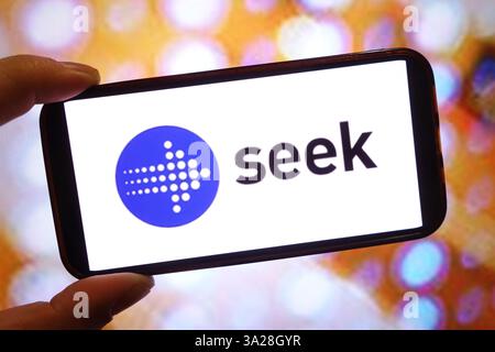 Pologne. 11 mars 2025. Dans cette illustration photo, le logo de la société SEEK Limited est affiché sur l'écran d'un smartphone. (Crédit image : © Piotr SWAT/SOPA images via ZUMA Press Wire) USAGE ÉDITORIAL SEULEMENT! Non destiné à UN USAGE commercial ! Banque D'Images