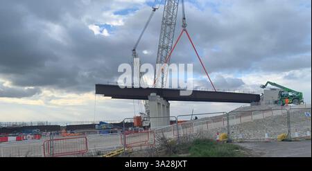 Électrique HS2 grue électrique bâtiment pont routier Northamptonshire la ligne Daventry bloque le tunnel de construction à grande échelle des hommes d'homme d'homme de temps Banque D'Images