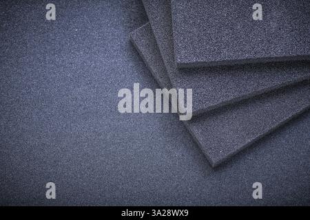 Éponges de ponçage sur outils abrasifs en papier émeri Banque D'Images