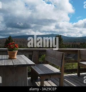 Vue sur le Brocken dans les montagnes du Harz Banque D'Images