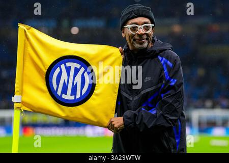 Milan, Italie. 11 mars 2025. Milan - lors de la 2ème étape de la manche des 16 du nouveau format de la Ligue des Champions 2024/2025. Le match se déroule entre le FC internationale Milan et Feyenoord au Giuseppe Meazza San Siro le 11 mars 2025 à Milan, en Italie. Crédit : Box to Box Pictures/Alamy Live News Banque D'Images