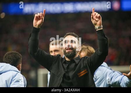 Madrid, Espagne, 12 mars 2025 : Daniel Carvajal du Real Madrid célèbre avoir atteint les quarts de finale lors de la manche 2024-25 de la Ligue des Champions entre l'Atlético de Madrid et le Real Madrid le 12 mars 2025, au Riyad Air Metropolitano Stadium de Madrid, Espagne. Crédit : Alberto Brevers / Alamy Live News. Banque D'Images