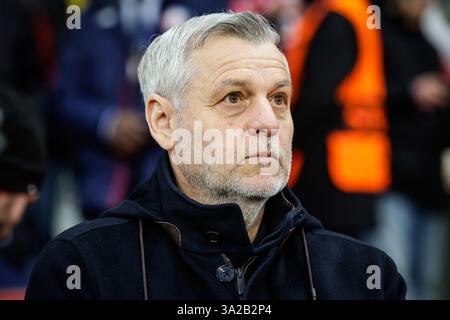 12 mars 2025, Villeneuve-D'ascq, France, France : Bruno GENESIO de Lille lors du match de l'UEFA Champions League entre Lille OSC (LOSC) et Borussia Dortmund au stade Pierre Mauroy le 12 mars 2025 à Villeneuve-d'Ascq près de Lille, France. (Crédit image : © Matthieu Mirville/ZUMA Press Wire) USAGE ÉDITORIAL SEULEMENT! Non destiné à UN USAGE commercial ! Banque D'Images