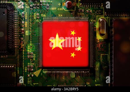 Drapeau Chine sur un processeur CPU. Puce GPU chinoise sur une carte mère. Fabricant de puces Banque D'Images