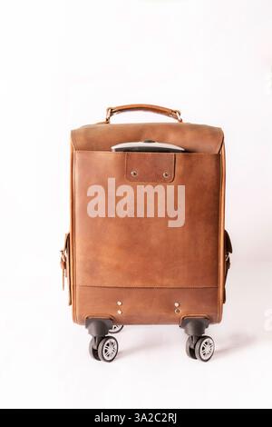 Sac en cuir fabriqué à la main avec une qualité supérieure, une texture riche et un style intemporel parfait pour la mode, les voyages et le marketing lifestyle. Banque D'Images