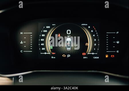 Compteur de vitesse de voiture. Gros plan d'un compteur de vitesse dans une voiture. Photo de haute qualité Banque D'Images