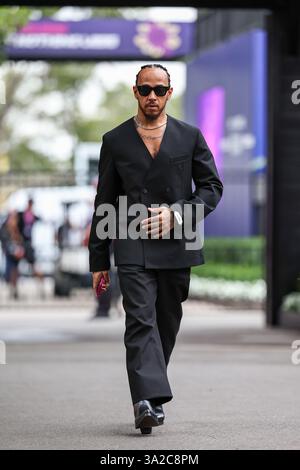 Melbourne, Australie. 13 mars 2025. Lewis Hamilton, britannique de Ferrari, arrive au paddock avant le Grand Prix de formule 1 d'Australie à Albert Park à Melbourne, en Australie, le 13 mars 2025. Crédit : Qian Jun/Xinhua/Alamy Live News Banque D'Images