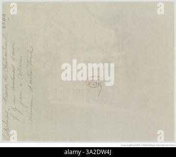 Photographie d'Eugène Atget de la Maison de Chateaubriand à Aulnay, mettant en valeur la maison où l'auteur français a vécu et écrit des œuvres comme mémoires d'outre-tombe. L'image reflète l'importance historique du site. Banque D'Images