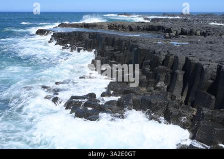 Les colonnes de lave noires de Kitty Miller ressemblent à la chaussée des Giants en Irlande du Nord Banque D'Images