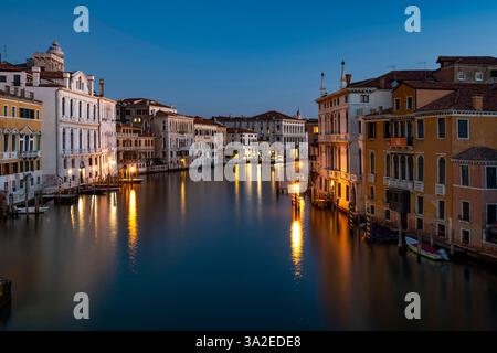 Lever de soleil sur le Grand canal depuis le Ponte dell' Accademia, Italie, Venise Banque D'Images