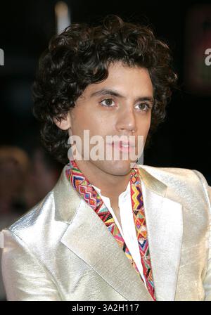 20 février 2008 - Londres, Royaume-Uni - K56729.2008 Brit AWARDS ARRIVÉES, EARLS COURT, LONDRES, ROYAUME-UNI 02-20-2008. MARK CHILTON- - 2008.MIKA(crédit image : © Globe photos/ZUMAPRESS.com) Banque D'Images