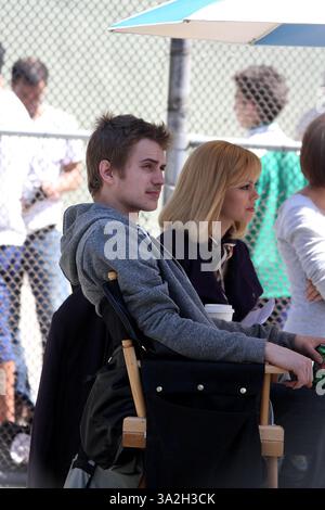 21 mai 2014 - RACHEL BILSON est enceinte et attend son premier enfant avec son petit ami HAYDEN CHRISTENSEN. Le couple a commencé à sortir ensemble en 2007 après s'être rencontré sur le plateau de Jumper. Les co-vedettes se sont fiancées en décembre 2008 mais l'ont annulée en août 2010, pour se réconcilier trois mois plus tard. PHOTO - 16 avril 2008 - New York, New York, États-Unis - Hayden Christensen et Rachel Bilson sur le tournage de 'New York, je t'aime' (crédit image : © John Barrett/Globe photos/ZUMAPRESS.com) Banque D'Images