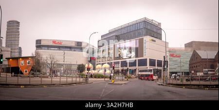 LONDRES- 11 FÉVRIER 2025 : vue panoramique de Westfield London, grand centre commercial dans le quartier White City Shepherds Bush de l'ouest de Londres Banque D'Images