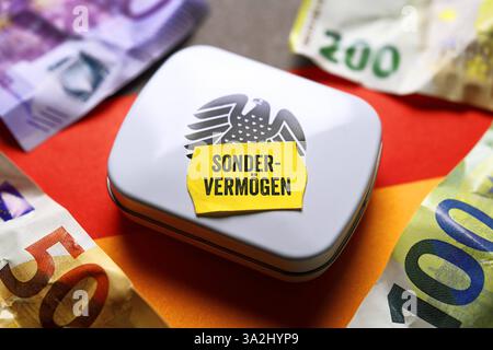 FOTOMONTAGE, Box mit Bundesadler und Preisetikett mit Aufschrift Sondervermögen, Finanzpaket *** FOTOMONTAGE, boîte avec aigle fédéral et étiquette de prix avec l'inscription Sondervermögen, paquet financier Banque D'Images