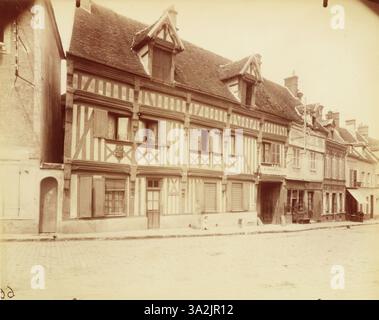 La photographie d'Atget de la maison Houdan au 66 rue de Paris souligne l'architecture française traditionnelle et le charme du bâtiment. Banque D'Images