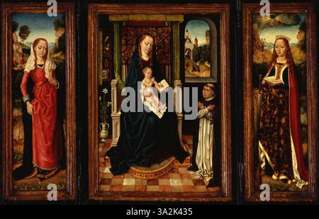 Ce triptyque, peint vers 1485-90, représente la Vierge Marie avec les membres Marie Magdalene et les membres Catherine. Les figures sont montrées dans des poses élégantes, avec une attention particulière à leur tenue vestimentaire et expressions faciales. Banque D'Images