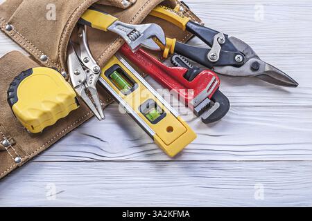 Pince pour ceinture à outils niveau construction clé à tube à mesurer à ruban clé réglable Banque D'Images