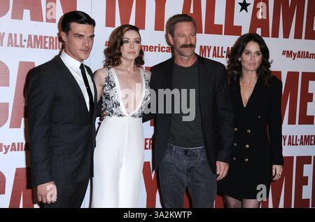 Finn Wittrock, Sarah Bolger, Aaron Eckhart, Robin Tunney arrivant à la première de 'My All American' au Grove le 9 novembre 2015 à Los Angeles, Californie Banque D'Images