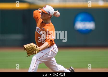 14 juin 2014 - Omaha, Nebraska, États-Unis d'Amérique - 14 juin 2014 : le lanceur Texas Nathan Thornhill #36 en 1ère manche d'action pendant le match 1 de la NCAA Men's College World Series 2014 entre UC Irvine fourmiliers et Texas Longhorns au TD Ameritrade Park à Omaha, ne. (Crédit image : © Michael Spomer/Cal Sport Media/ZUMAPRESS.com) Banque D'Images