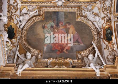 Dans 'Gesù Cristo coronato di Spine' (Christ couronné d'épines), Orazio Gentileschi décrit la souffrance du Christ dans les moindres détails, en mettant l'accent sur l'intensité émotionnelle et le bilan physique de la couronne d'épines, typique des œuvres religieuses baroques. Banque D'Images