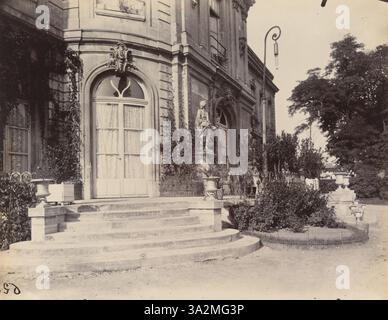 Cette photographie de 1901 d'Eugène Atget représente l'ancien Château René Voyer d'Argenson à Asnières, mettant en valeur son architecture historique. Banque D'Images