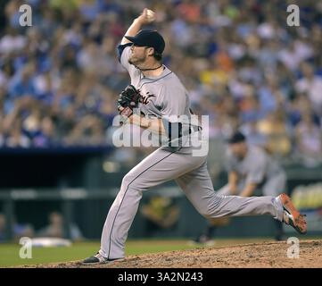 11 juillet 2014 - Kansas City, Missouri, États-Unis - Joe Nathan, lanceur de secours des Tigers de Détroit, lance la neuvième manche contre les Royals de Kansas City au stade Kauffman de Kansas City, Moya, le vendredi 11 juillet 2014. Les Tigers ont gagné, 2-1, alors que Nathan a enregistré sa 19e sauvegarde. (Crédit image : © John Sleezer/MCT/ZUMA Wire) Banque D'Images
