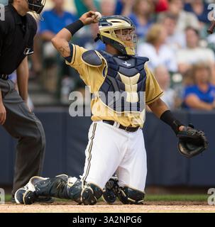 10 août 2014 - Milwaukee, Wisconsin, États-Unis d'Amérique - 10 août 2014 : Martin Maldonado, entraîneur des Milwaukee Brewers, #12, lors d'un match de baseball de la Ligue majeure entre les Brewers de Milwaukee et les Dodgers de Los Angeles au Miller Park à Milwaukee, WISCONSIN. Dodgers a battu les Brewers 5-1. John Fisher/CSM(image crédit : © John Fisher/Cal Sport Media/ZUMAPRESS.com) Banque D'Images