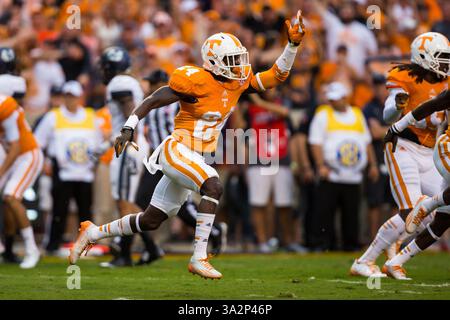 31 août 2014 - Knoxville, Tennessee, États-Unis - 31 août 2014:Michael Williams, le 24e des bénévoles du Tennessee, célèbre le match de football de la NCAA entre les bénévoles de l'Université du Tennessee et les Utah State Aggies au Neyland Stadium de Knoxville, TN(crédit image : © photographe:Tim Gangloff/Cal Sport Media/ZUMAPRESS.com) Banque D'Images