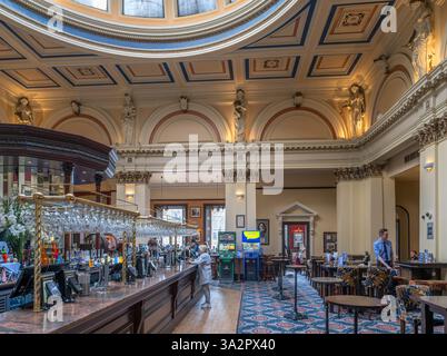 L'intérieur de The Counting House, un pub JD Wetherspoon dans le centre-ville, George Square, Glasgow, Écosse, Royaume-Uni Banque D'Images