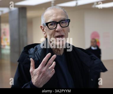 Christian Marclay The Clock 13.03.2025, Allemagne, Stuttgart, Kunstmuseum, Sonderausstellung Christian Marclay , The Clock, ein 24 Stunden filme zum Thema Zeit, mit Ulrike Groos, Leiterin Kunstmuseum Stuttgart Baden-Württtemberg Allemagne *** Christian Marclay The Clock 13 03 2025, Allemagne, Stuttgart, Kunstmuseum, exposition spéciale Christian Marclay , The Clock, un film de 24 heures sur le thème du temps, avec Ulrike Grostgart, directeur du Kunsten Allemagne Württtemberg Banque D'Images