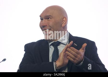 Nikolay Valuev, député de la Douma d'Etat de la Fédération de Russie vu lors de la session plénière du XXIV Forum International Ecology of Big City 2025 au Centre d'exposition Expoforum. Banque D'Images