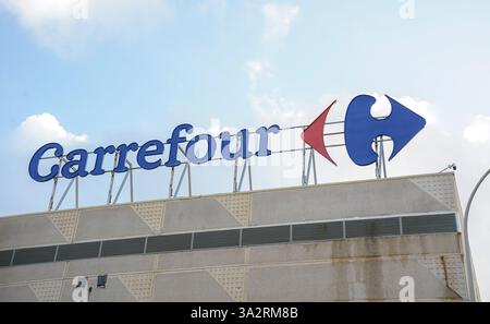 Marque Carrefour, centre commercial, Fuengirola, Espagne. Banque D'Images