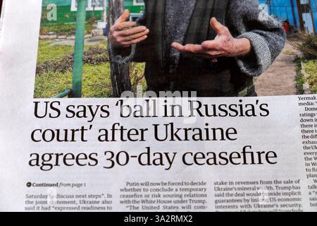 "LES ÉTATS-UNIS disent "balle dans le camp de la Russie" après que l'Ukraine ait accepté un cessez-le-feu de 30 jours" titre du journal Guardian 12 mars 2025 Londres Royaume-Uni Banque D'Images